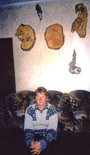 Ирина Филус на фоне своих деревянных скульптур_2002. Фото О. Митрофанов