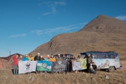 11-я добровольческая экспедиция "По следам снежного барса":  16 добровольцев, 8 снежных барсов
