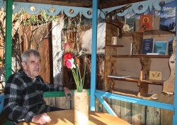 Книжная полка для ветерана и прочие радости заповедного села.