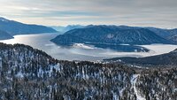 Телецкое полностью так и не замёрзло! 