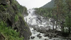 Начал работу дежурный пункт на тропе к водопаду Учар