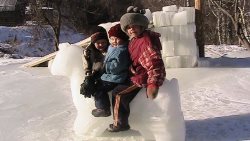 Построили ледяной городок