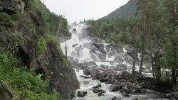 Начал работу дежурный пункт на тропе к водопаду Учар